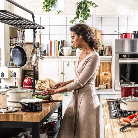 Bester Verkauf 🛒 KitchenAid CC003268-001 Kochtopf Inkl. Deckel, Emailliert, 24 Cm Durchmesser, Induktionsherd-geeignet ✔️ 6 Bester Verkauf 🛒 KitchenAid CC003268-001 Kochtopf Inkl. Deckel, Emailliert, 24 Cm Durchmesser, Induktionsherd-geeignet ✔️ – Bild 4